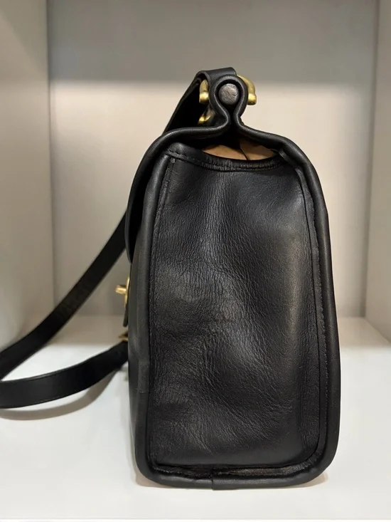 Vintage Coach Logan Bag (#9907) Black Leather Crossbody with Brass Turnlock - Picture 3 of 15